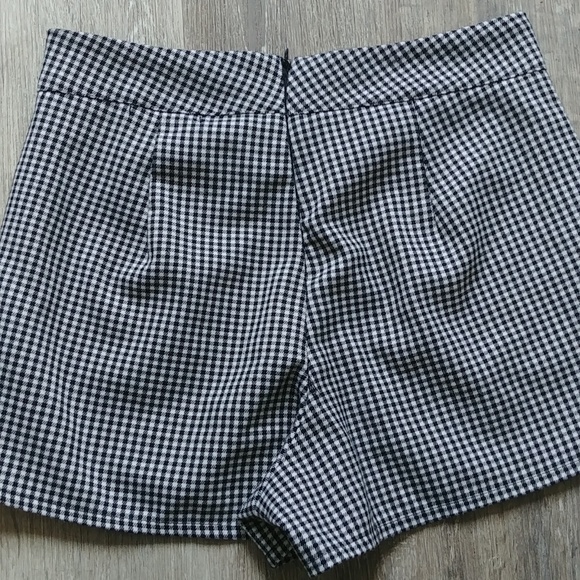 Brandy Melville Short shorts midrise size 25/26 - Picture 3 of 5